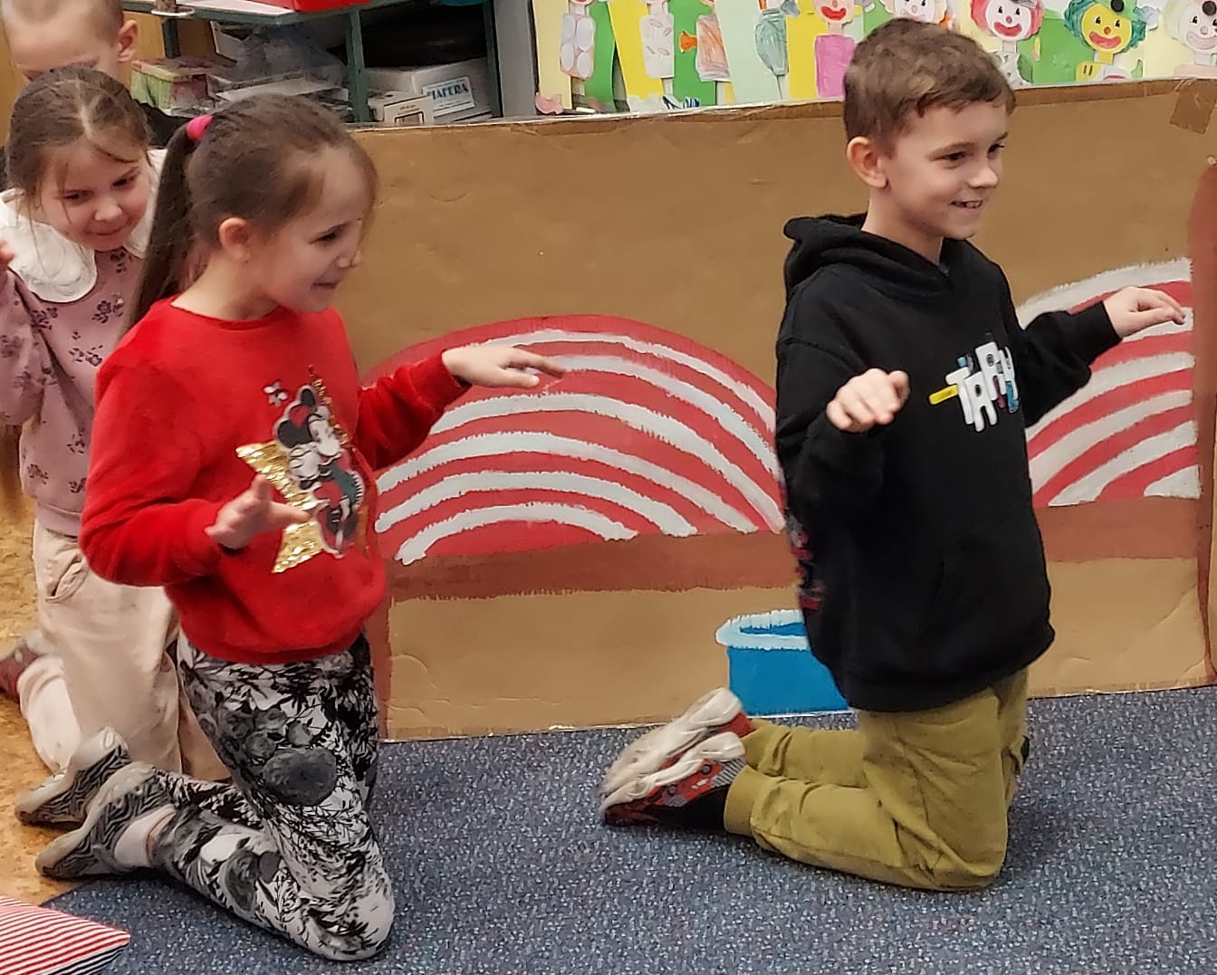 Přilétají holoubci.....přebrat čočku s hráškem