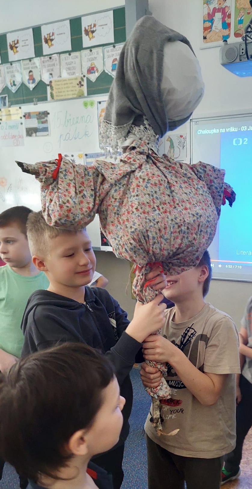 Morana připravena, odchází ze třídy