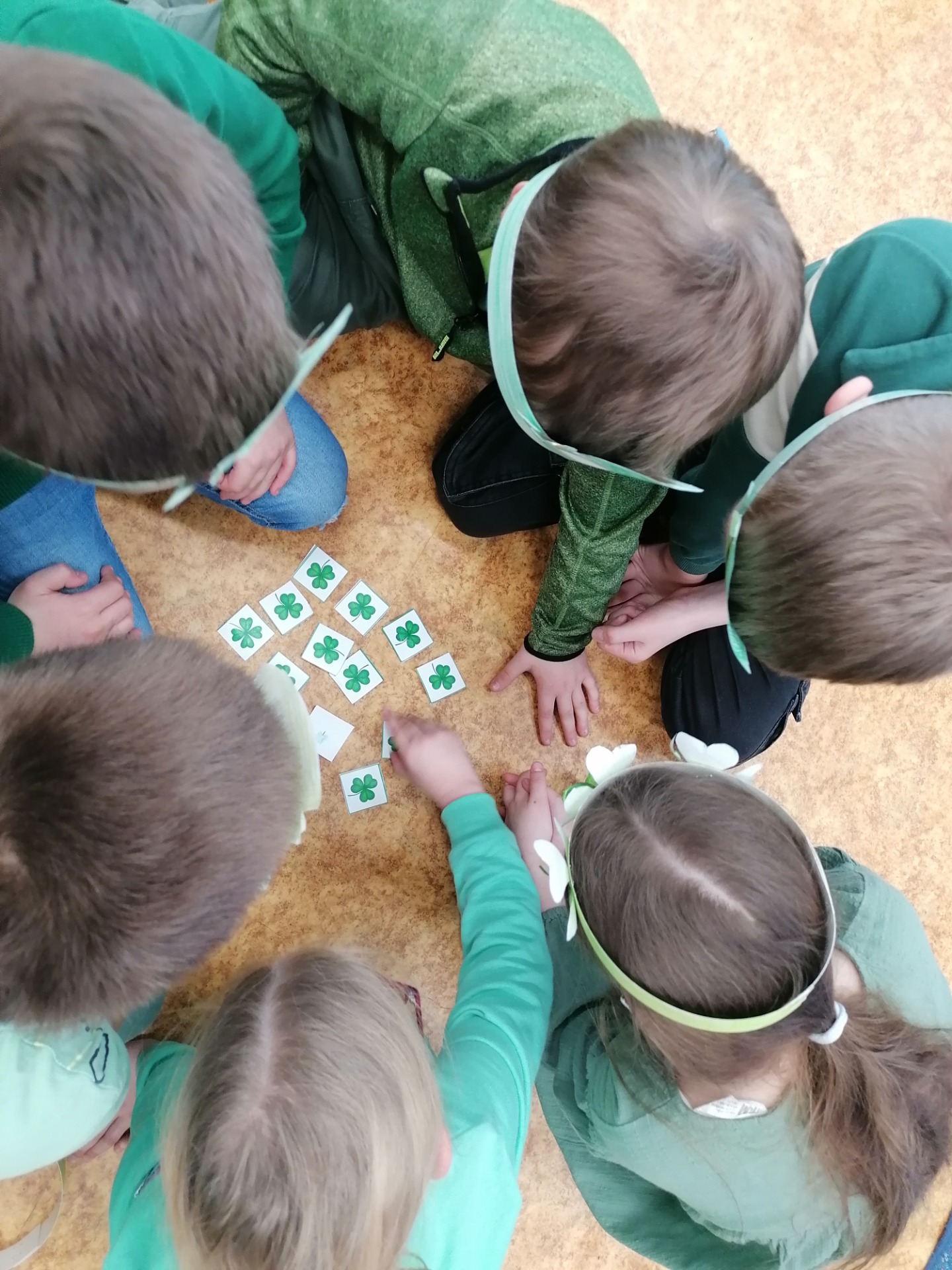 Vlastnoruční trojlístkové pexeso