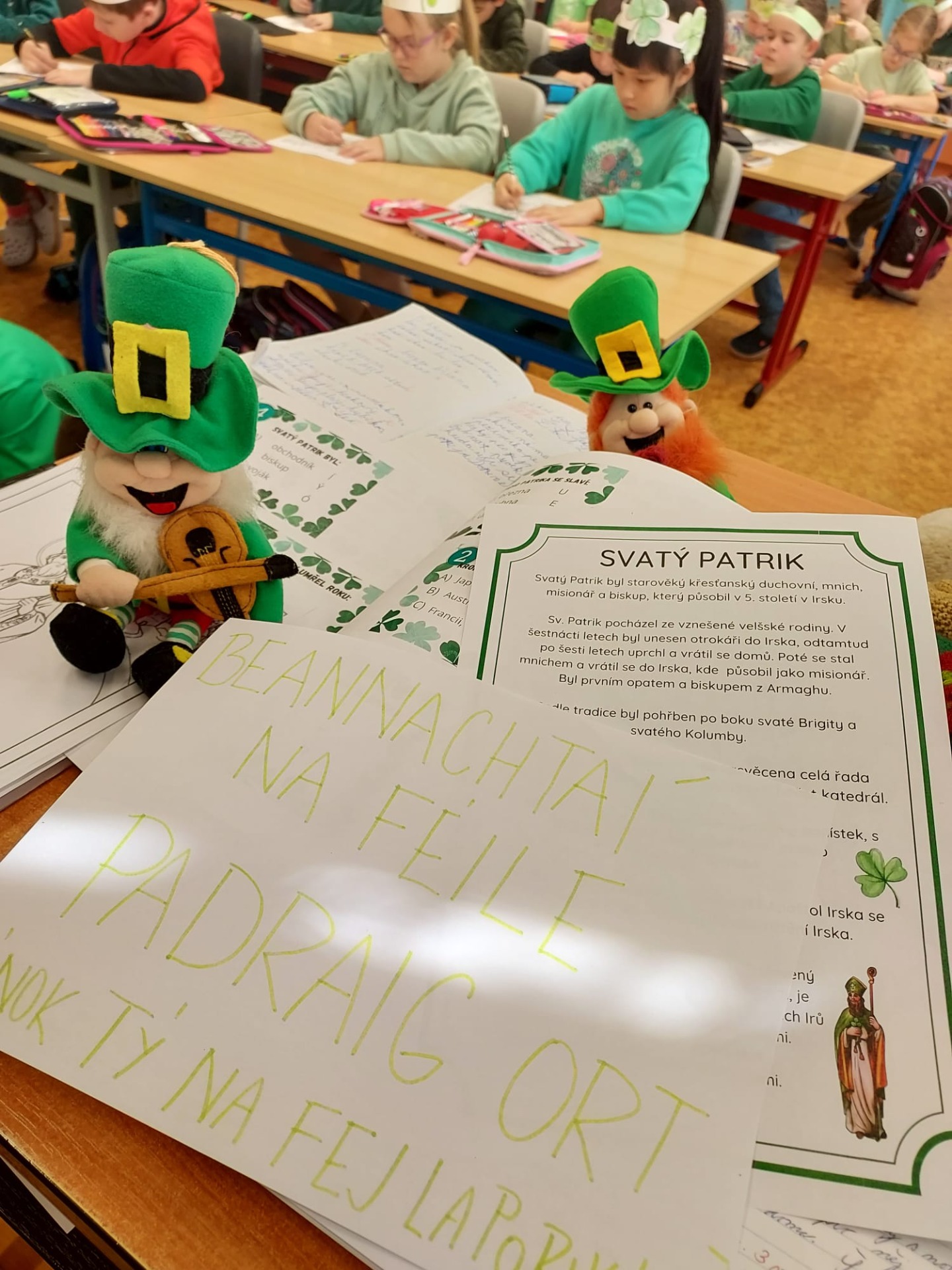 Leprikoni dohlíželi...