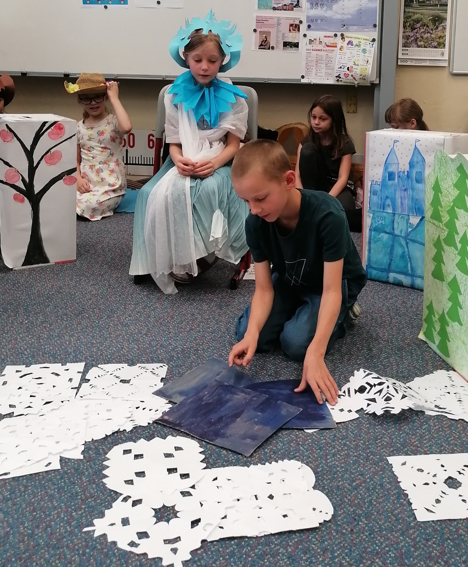 Káj skládá střepy  rozbitého zrcadla