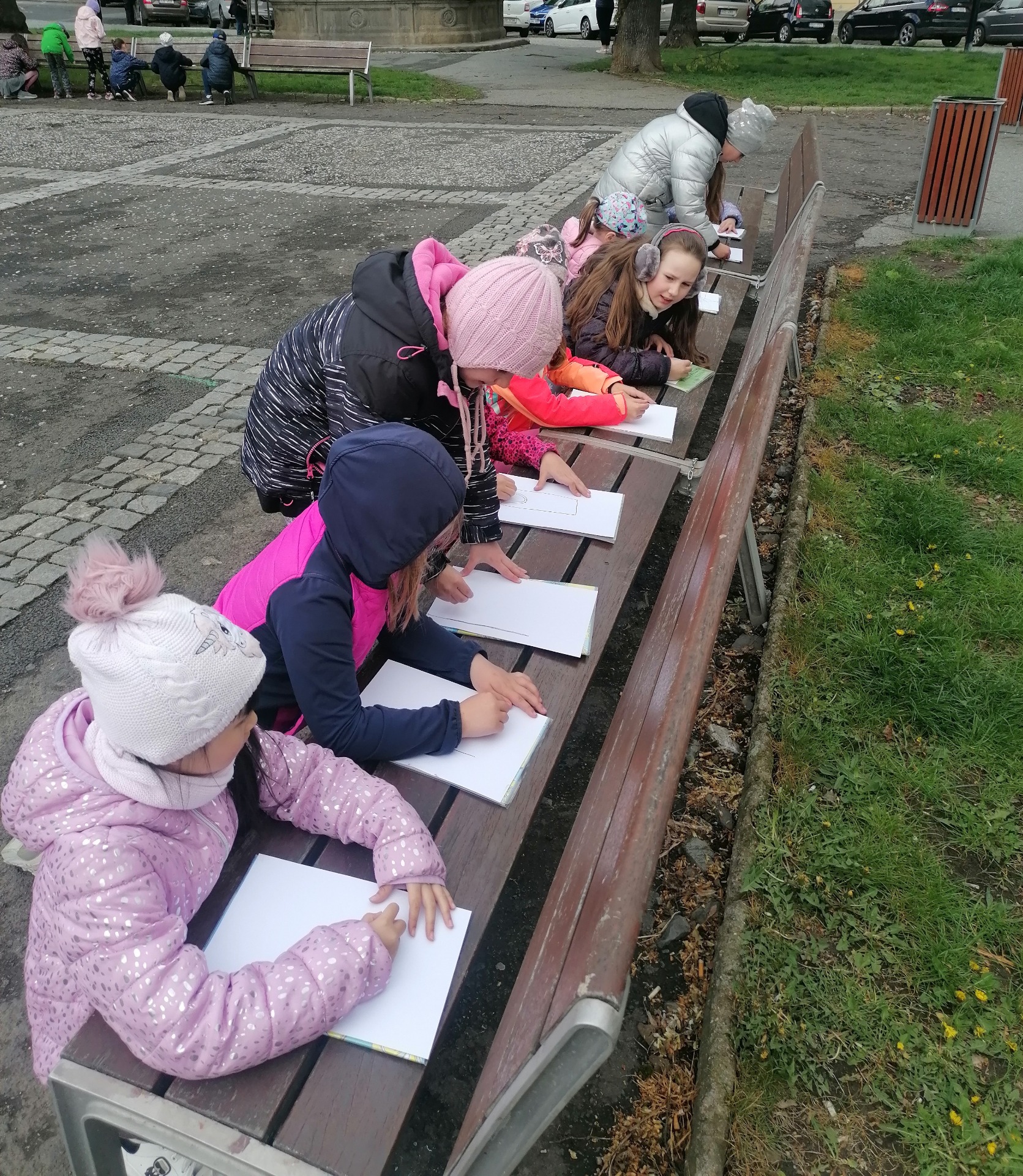 Mistři zachycující historickou městskou bránu