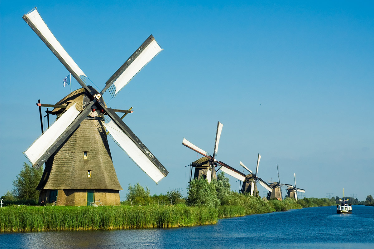 Větrné mlýny v Holandsku jsou součástí krajiny od 13. století