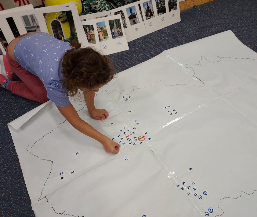 Hledáme místa na mapě, lepíme čísla