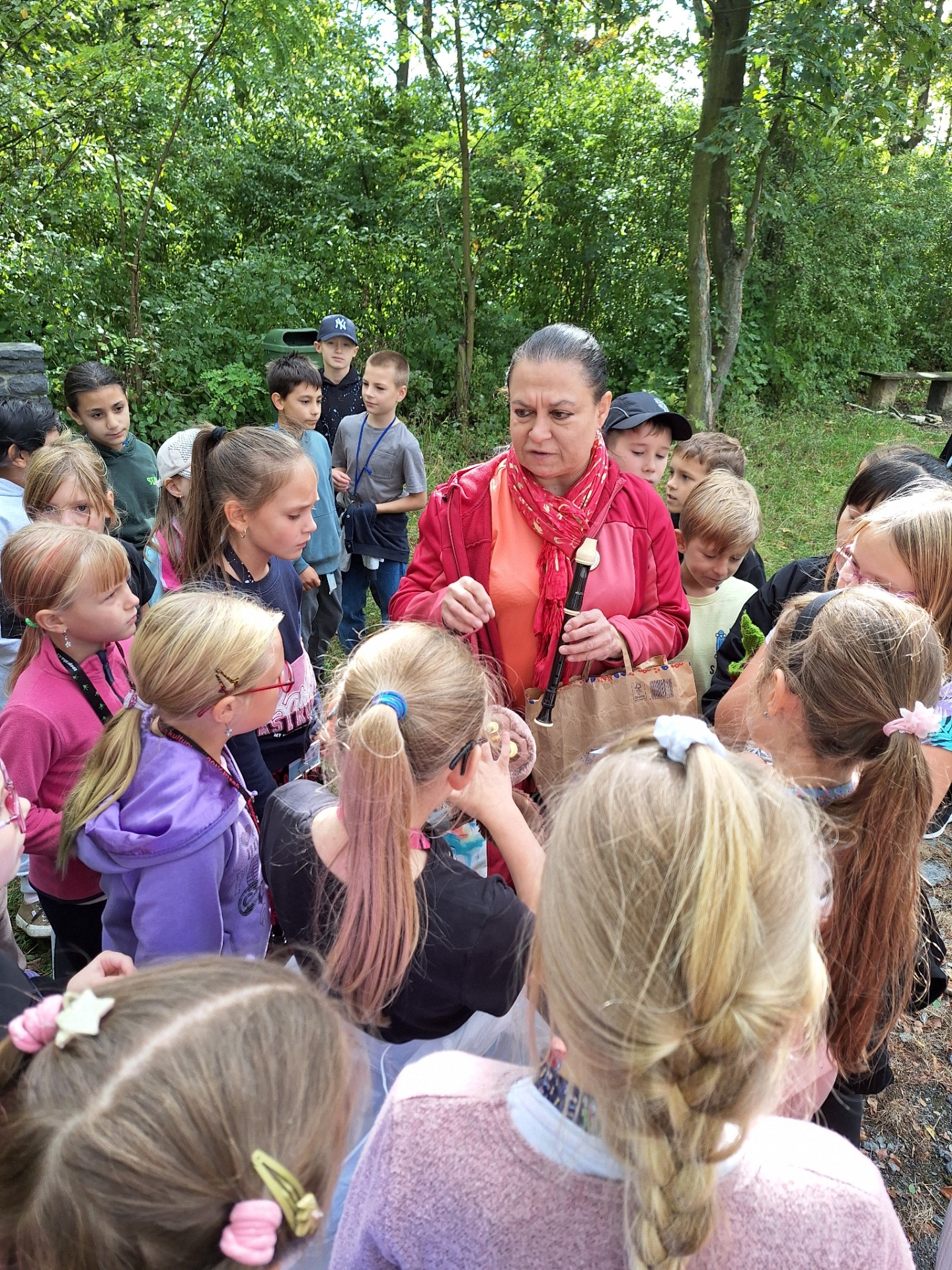 Flétna se naštěstí vejde do batohu, zazpívat si můžeme i s hudbou