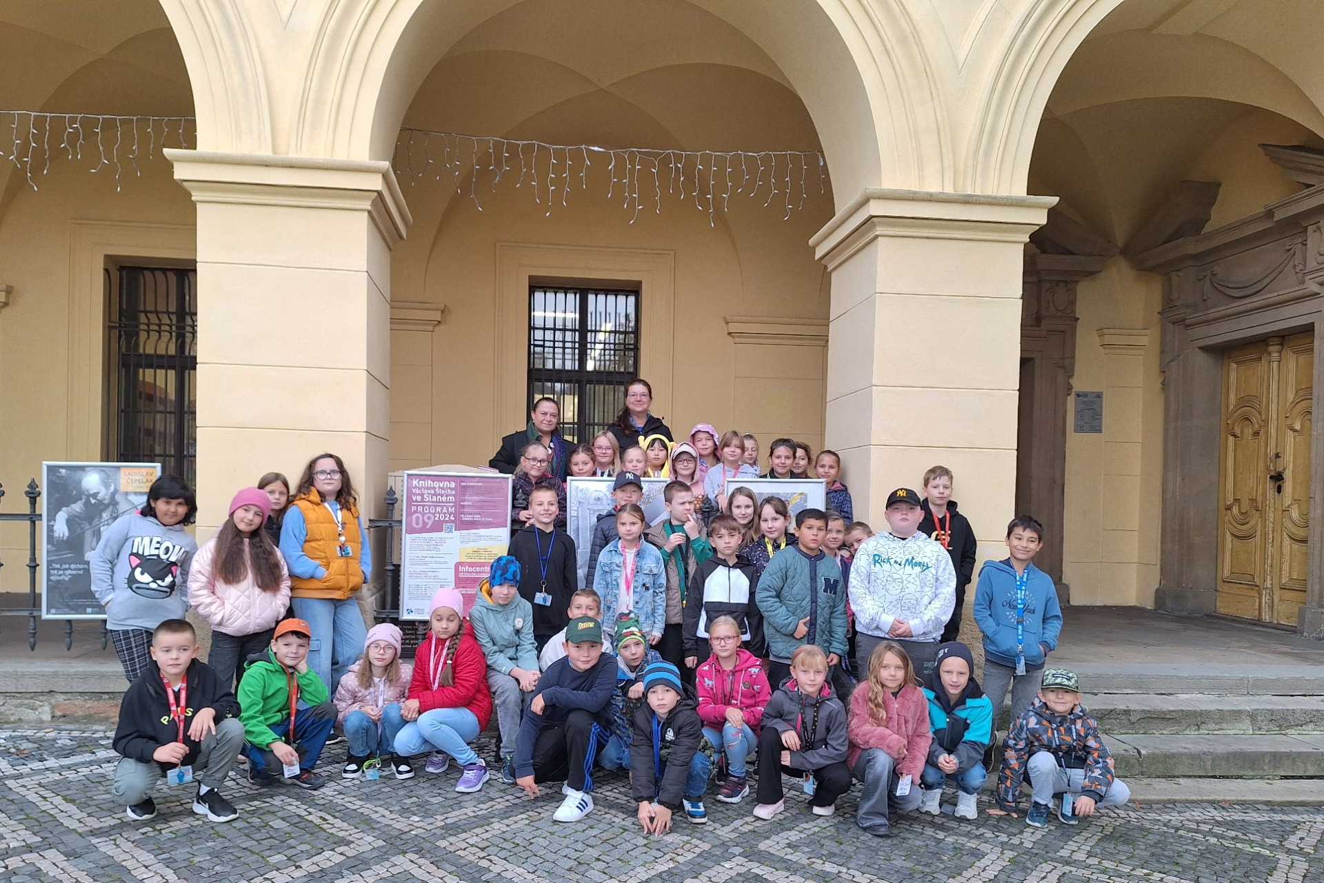 Městská knihovna sídlí v budově bývalého piaristického gymnázia